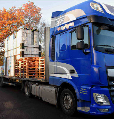 Doprava cihlových stěn přímo na místo stavby