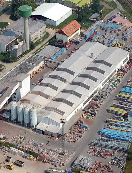 vyrobní závod, betonová střešní krytina