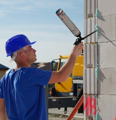 Vyplnění tupých spojů zdicí pěnou